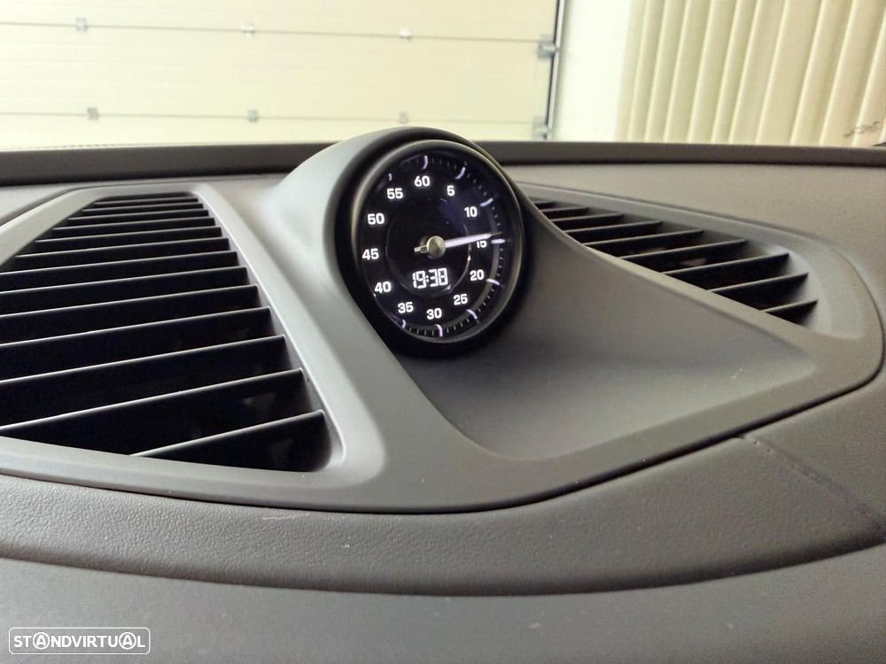 Porsche Macan Electric 4 - 28