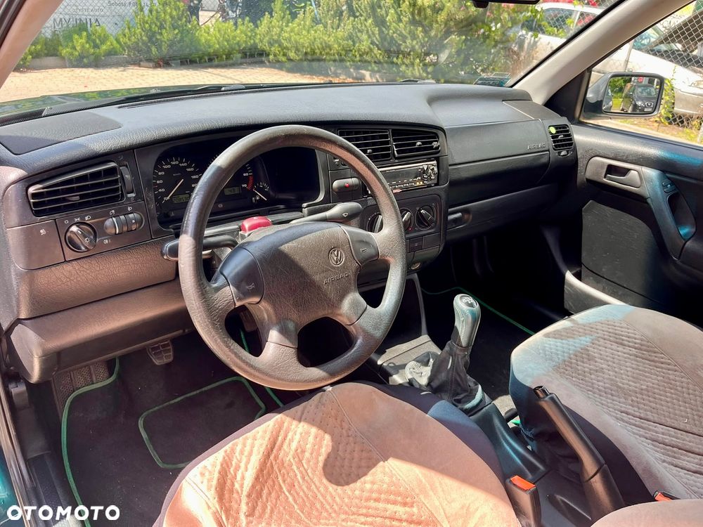 Volkswagen Golf 1.6 CL - 14