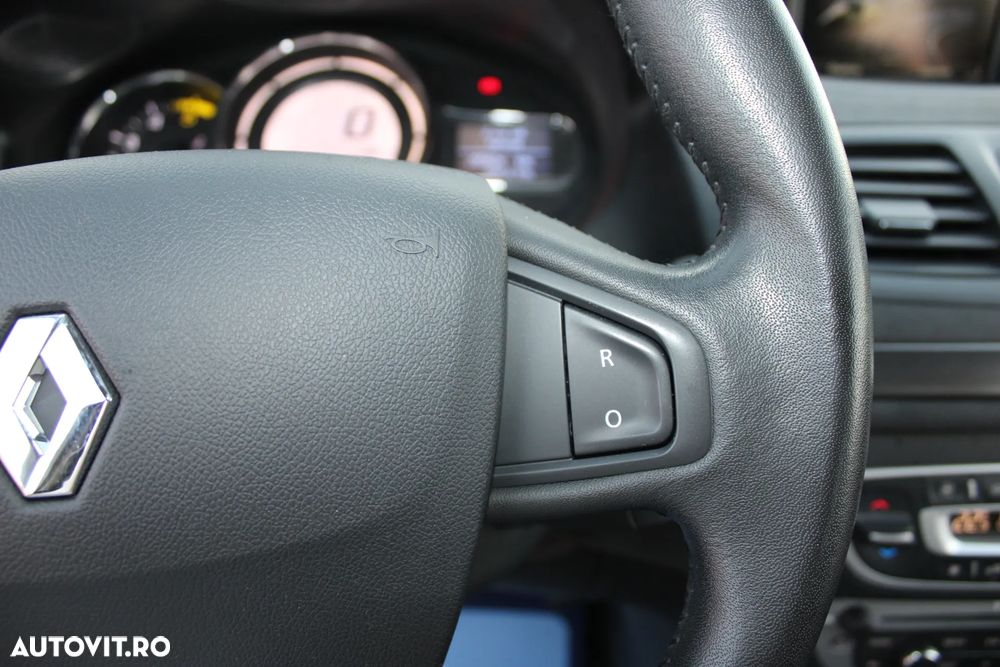 Renault Megane dCi 110 FAP Paris - 19