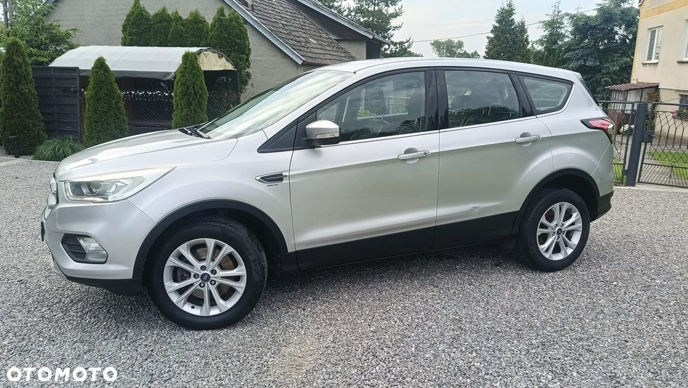 Ford Kuga 1.5 TDCi 2x4 Titanium - 4