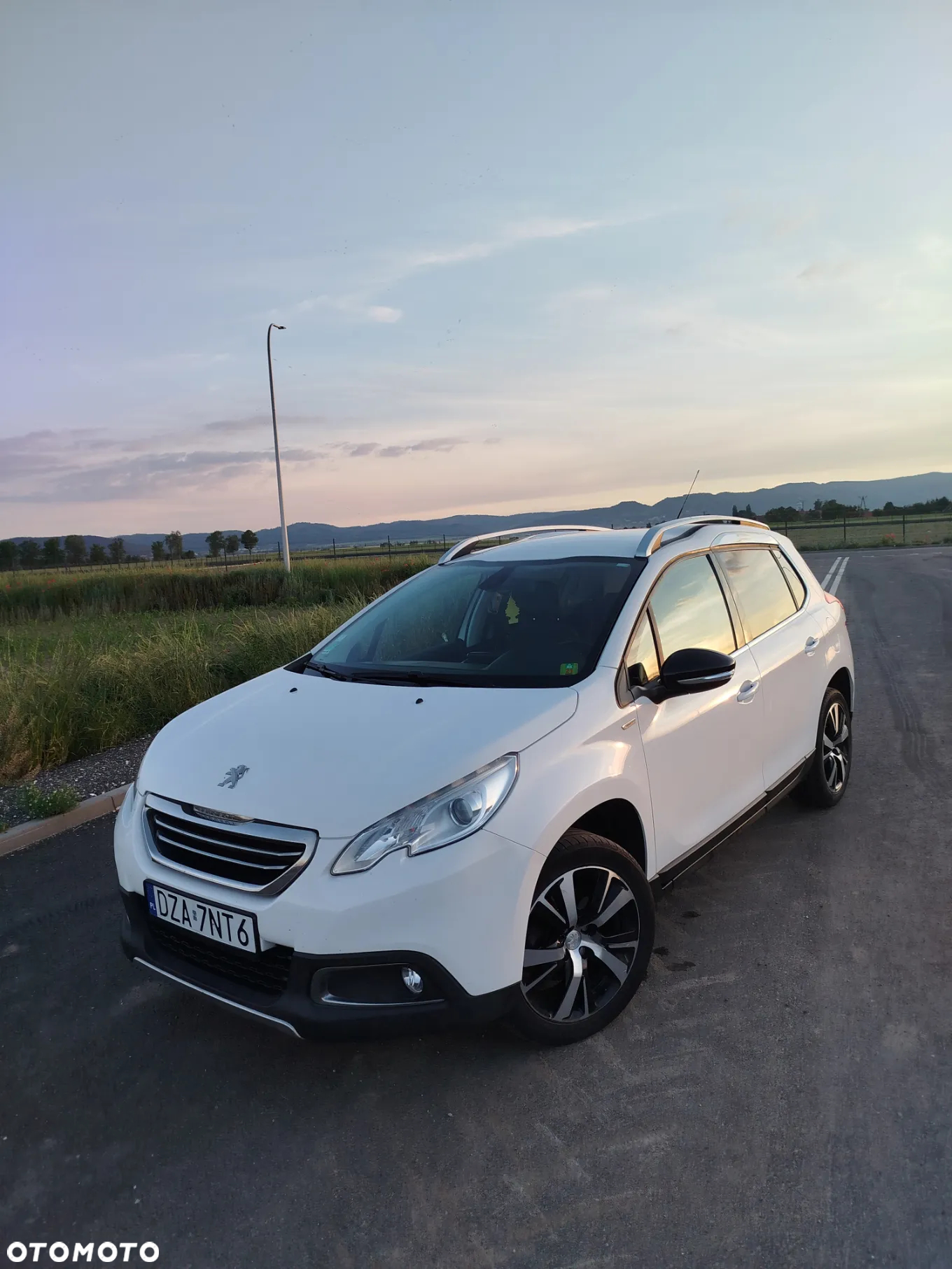 Peugeot 2008 1.2 Pure Tech Allure S&S - 4