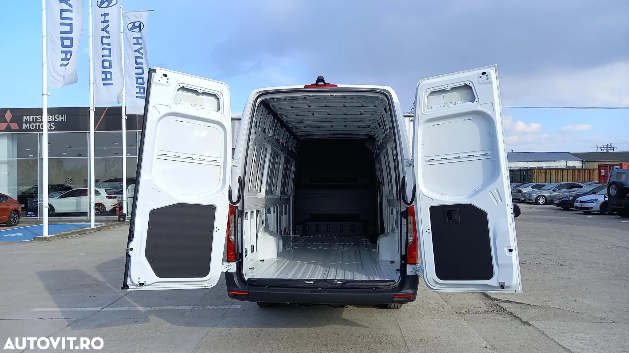 Mercedes-Benz Sprinter 317 - 8
