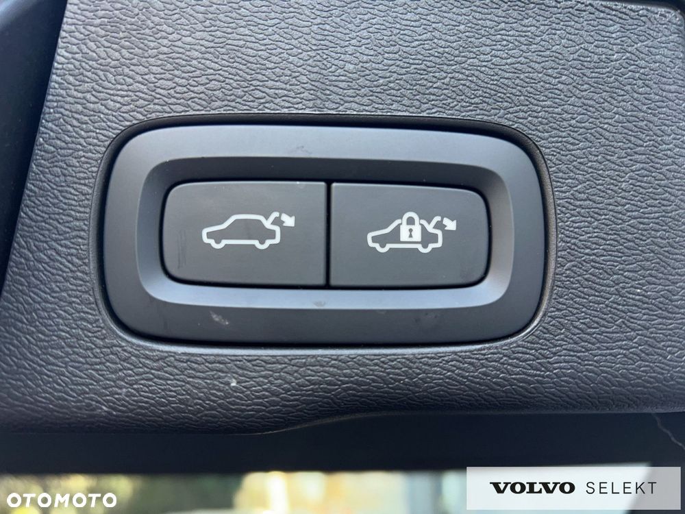 Volvo XC 60 B5 B AWD Plus Dark - 24