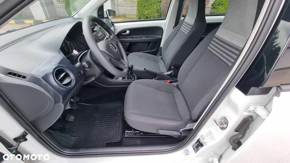 Volkswagen up! Active - 13