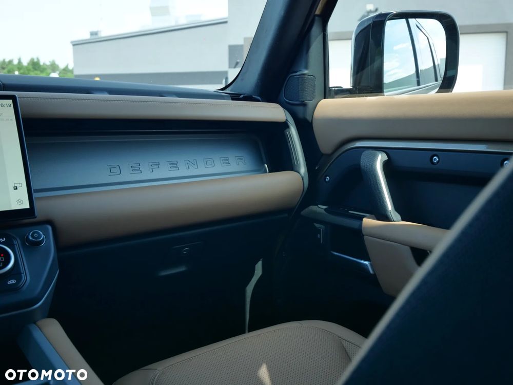 Land Rover Defender - 34