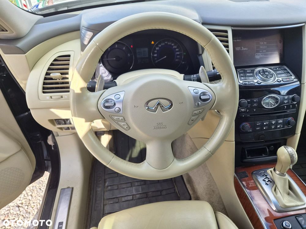 Infiniti QX70 - 1
