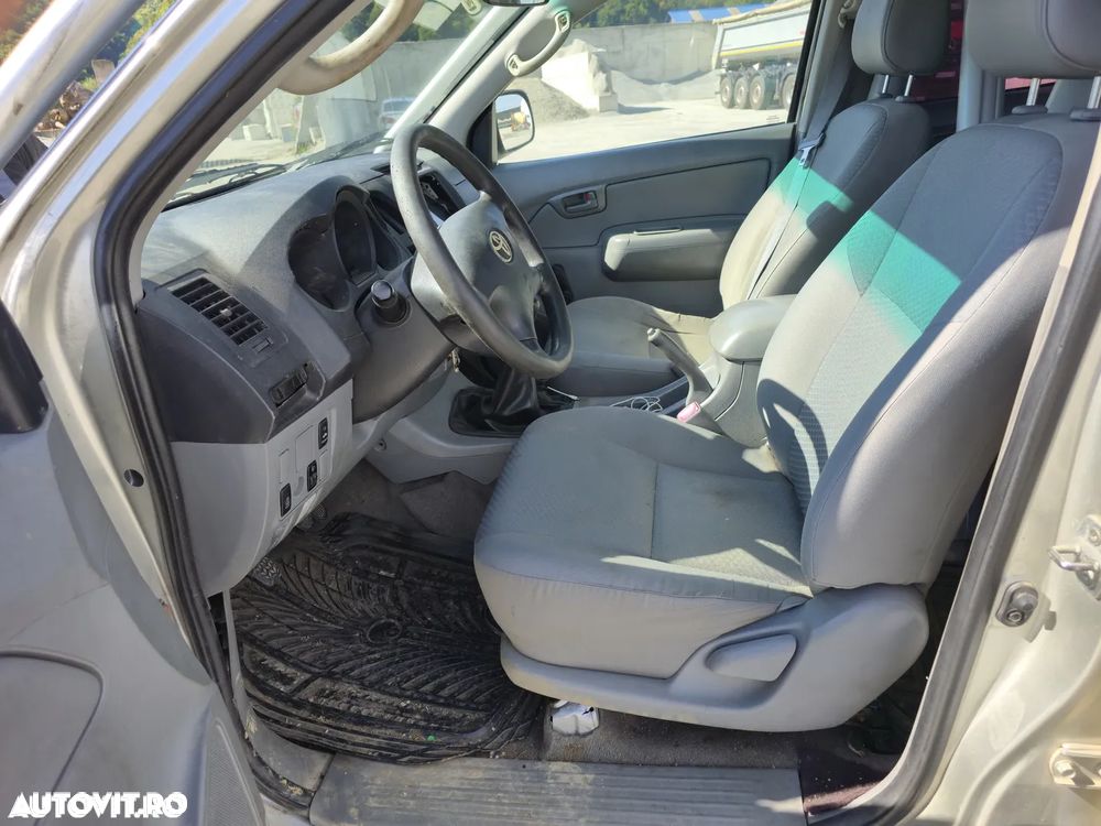 Toyota Hilux 4x4 Double Cab - 6