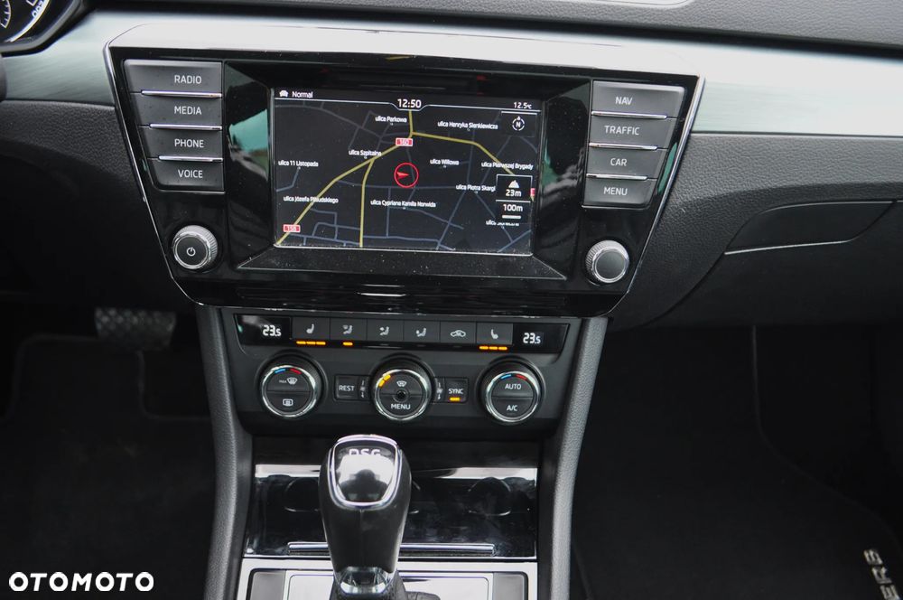 Skoda Superb 2.0 TDI DSG Premium Edition - 18