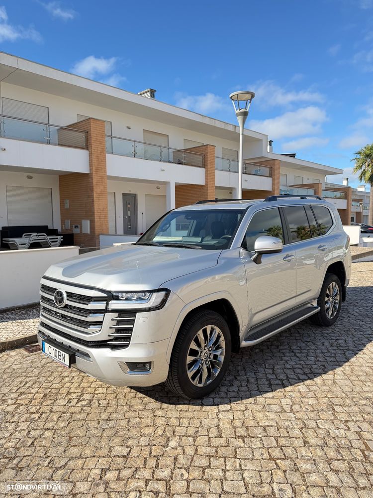 Toyota Land Cruiser - 2
