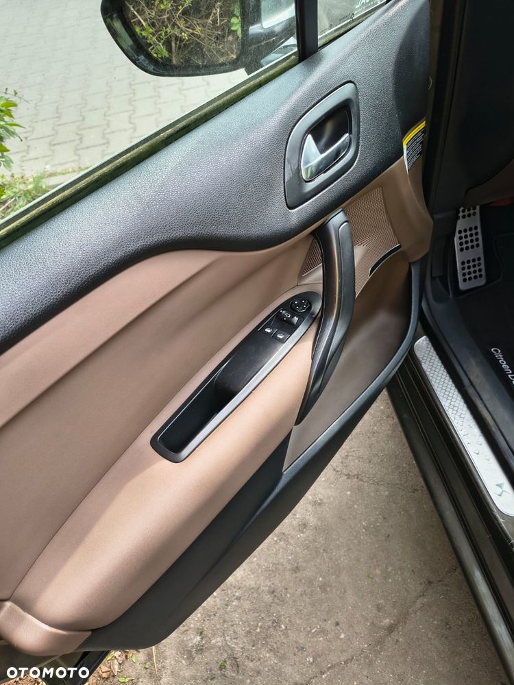 Citroën DS4 HDi 165 SoChic - 8