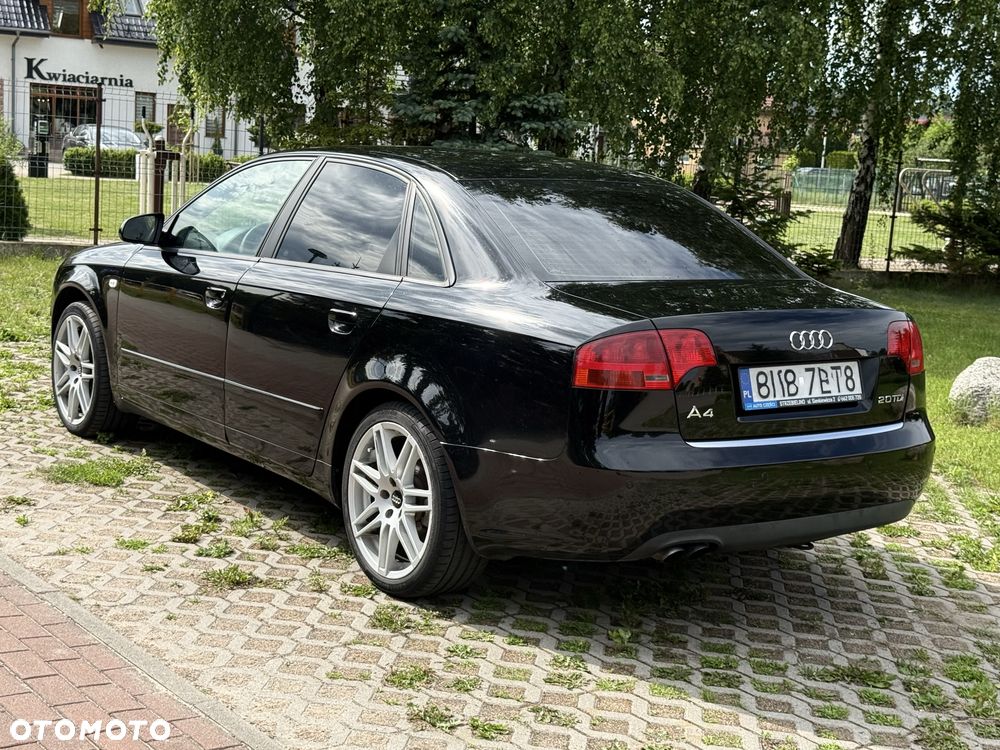Audi A4 Limousine - 5