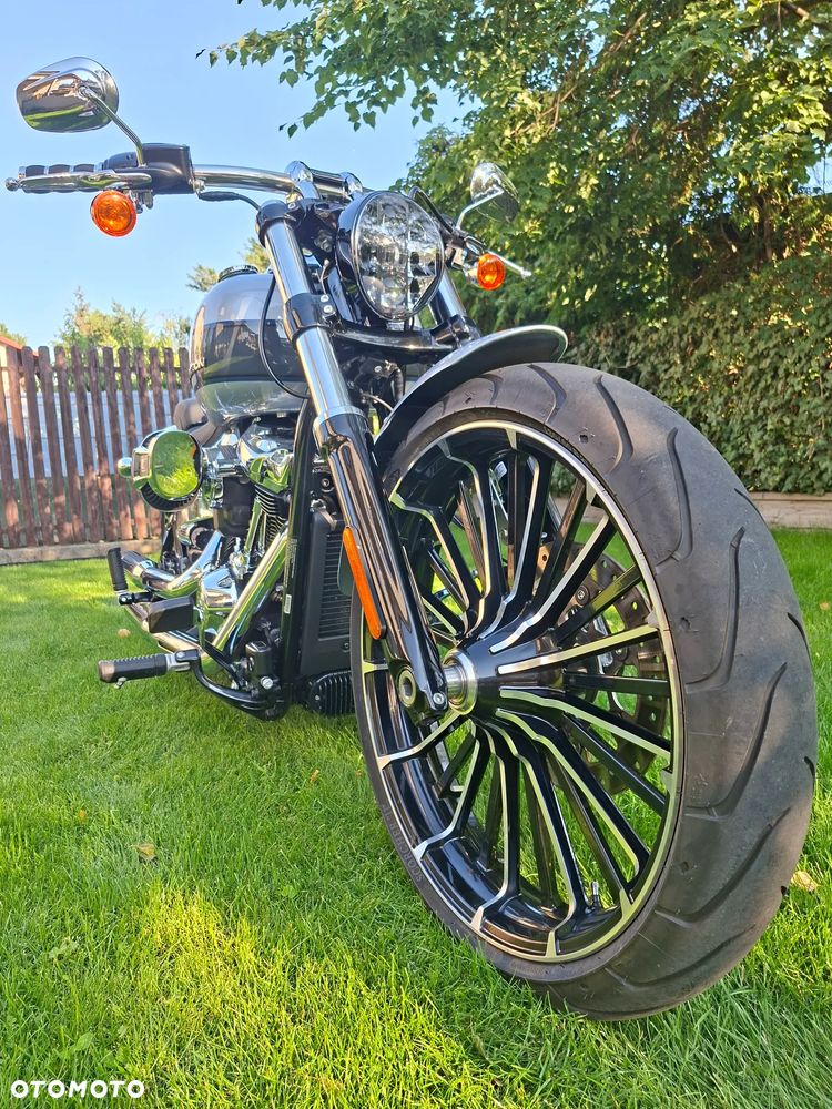 Harley-Davidson FXSB Breakout - 10