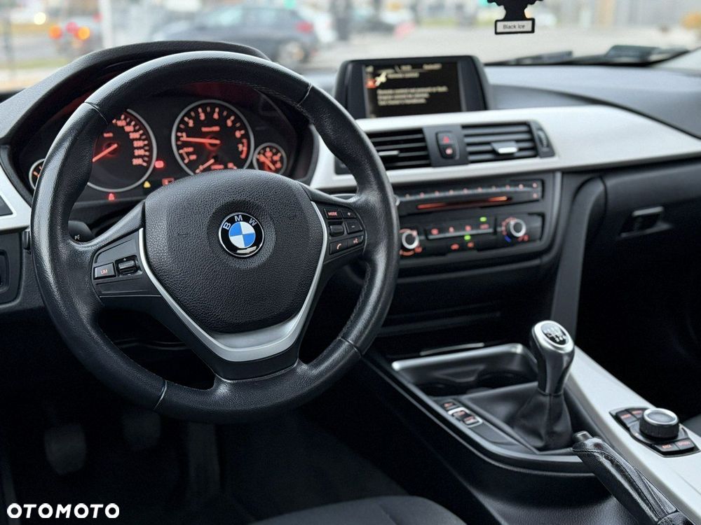 BMW Seria 3 316i - 12