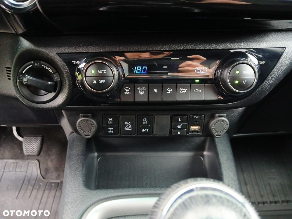 Toyota Hilux 2.8 D-4D Double Cab SR5 4x4 - 39