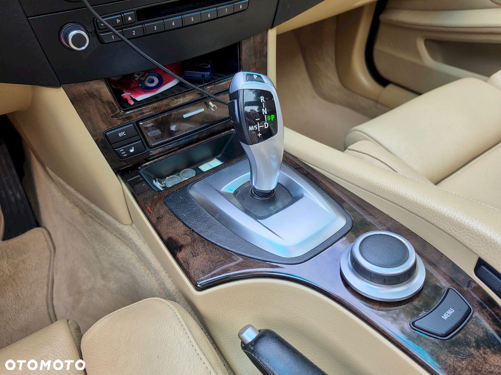 BMW Seria 5 525xd - 25