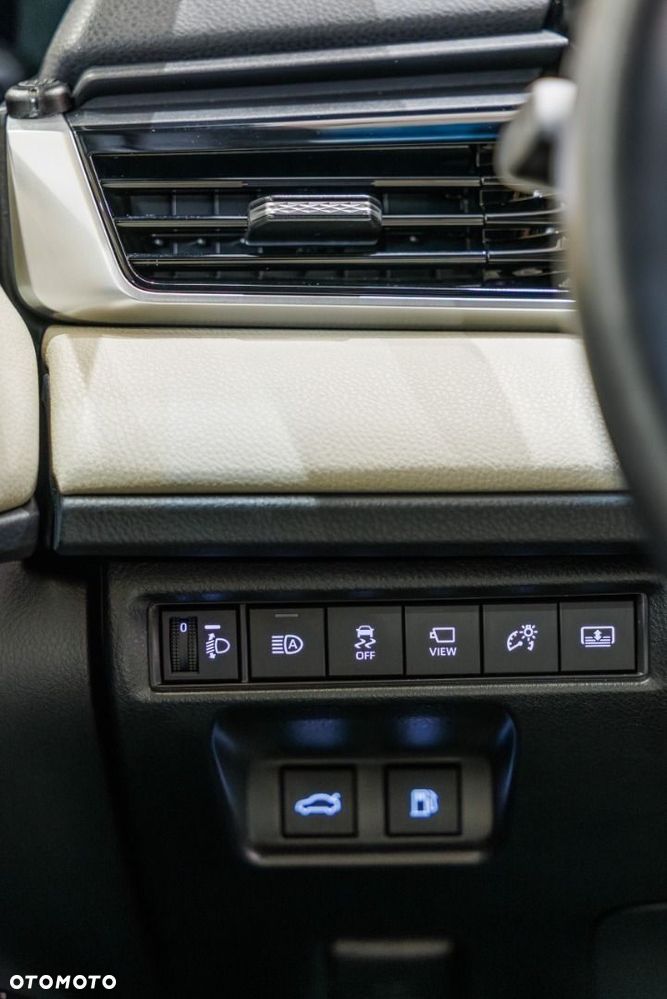 Toyota Camry - 23