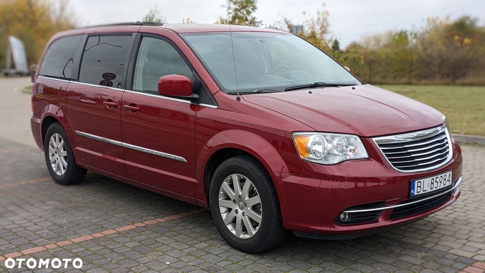 Chrysler Town & Country - 3
