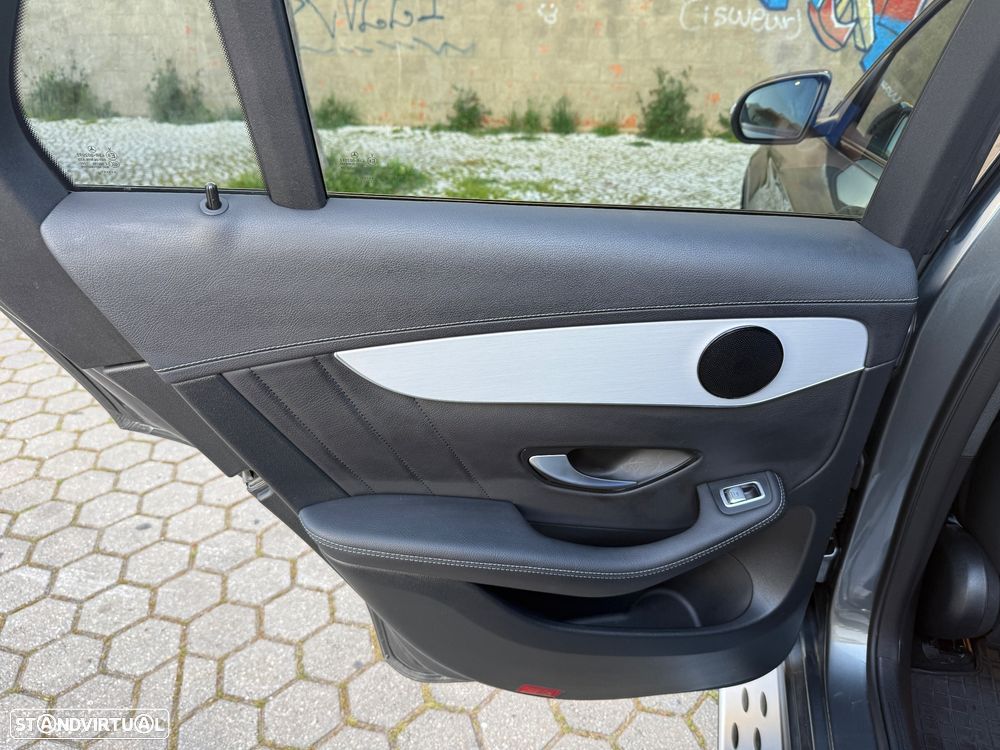 Mercedes-Benz GLC 300 e Coupe 4Matic - 16