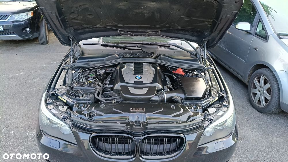 BMW Seria 5 540i - 24