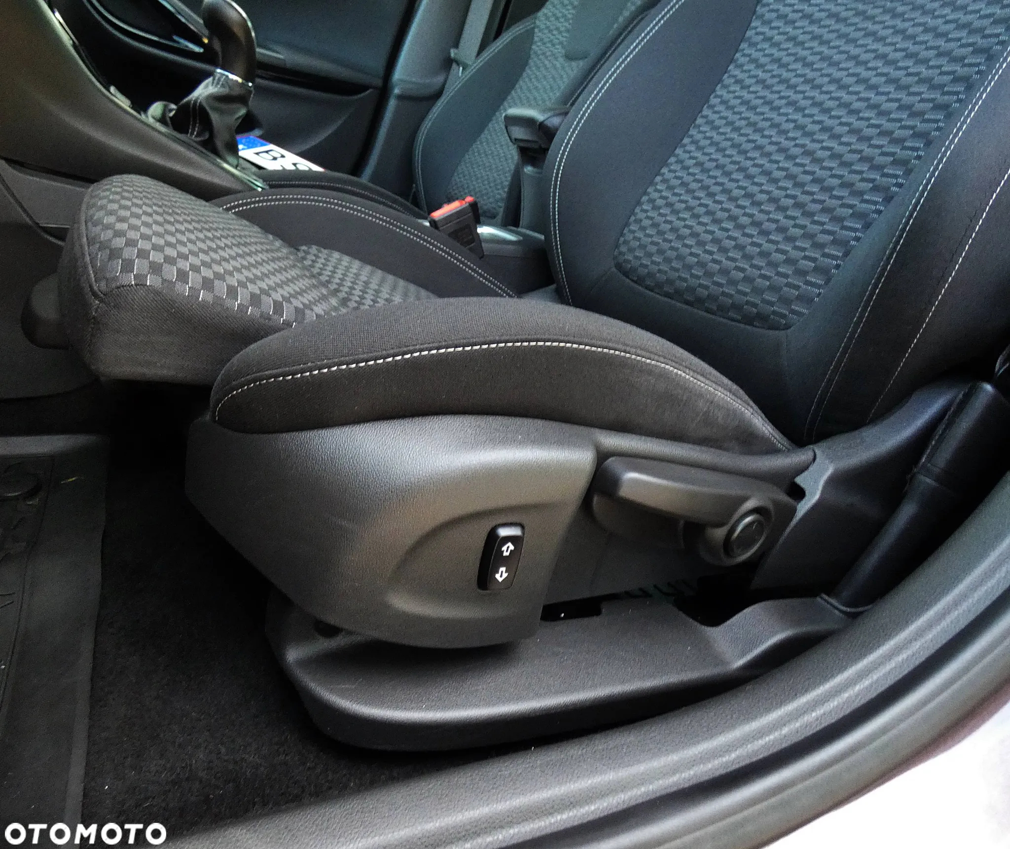 Opel Astra V 1.4 T Dynamic S&S - 9