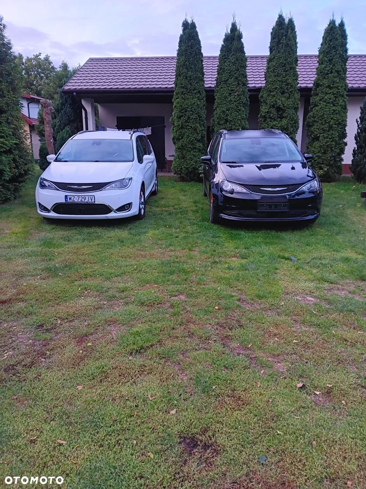 Chrysler Pacifica - 1