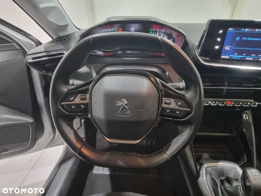 Peugeot 208 - 19