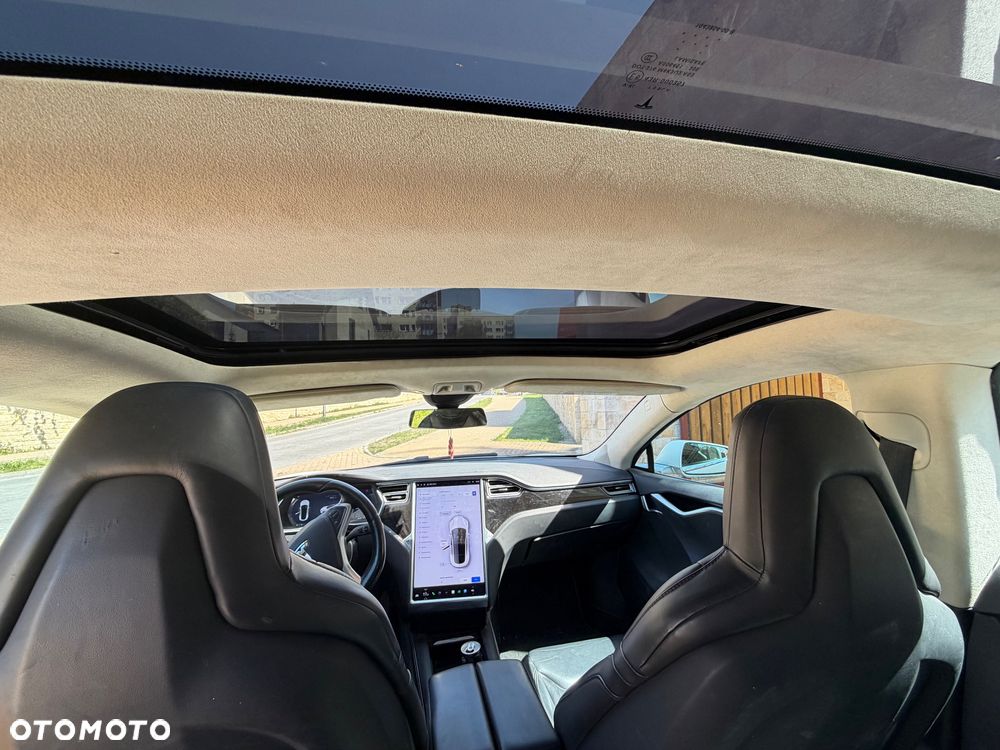Tesla Model S 85 D - 13