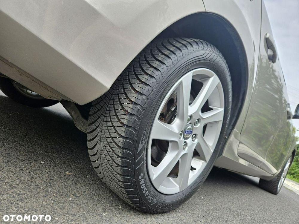 Volvo V60 D4 Momentum - 21