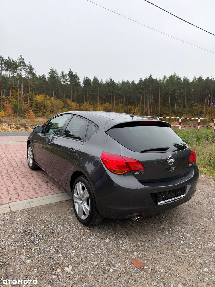 Opel Astra 2011