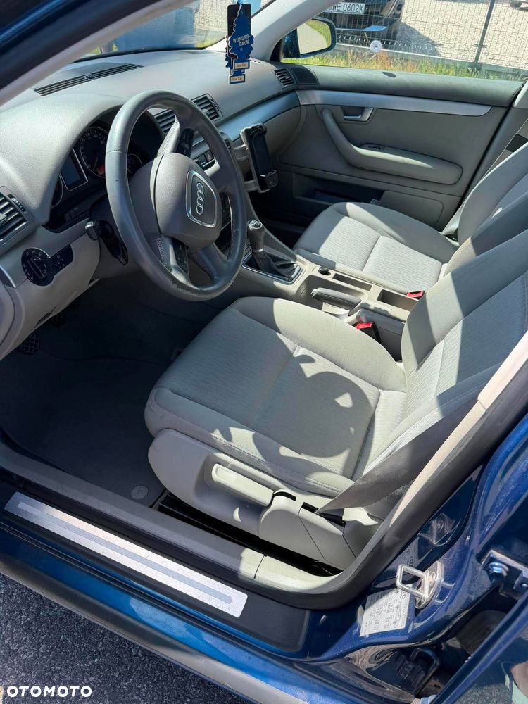 Audi A4 Limousine - 14