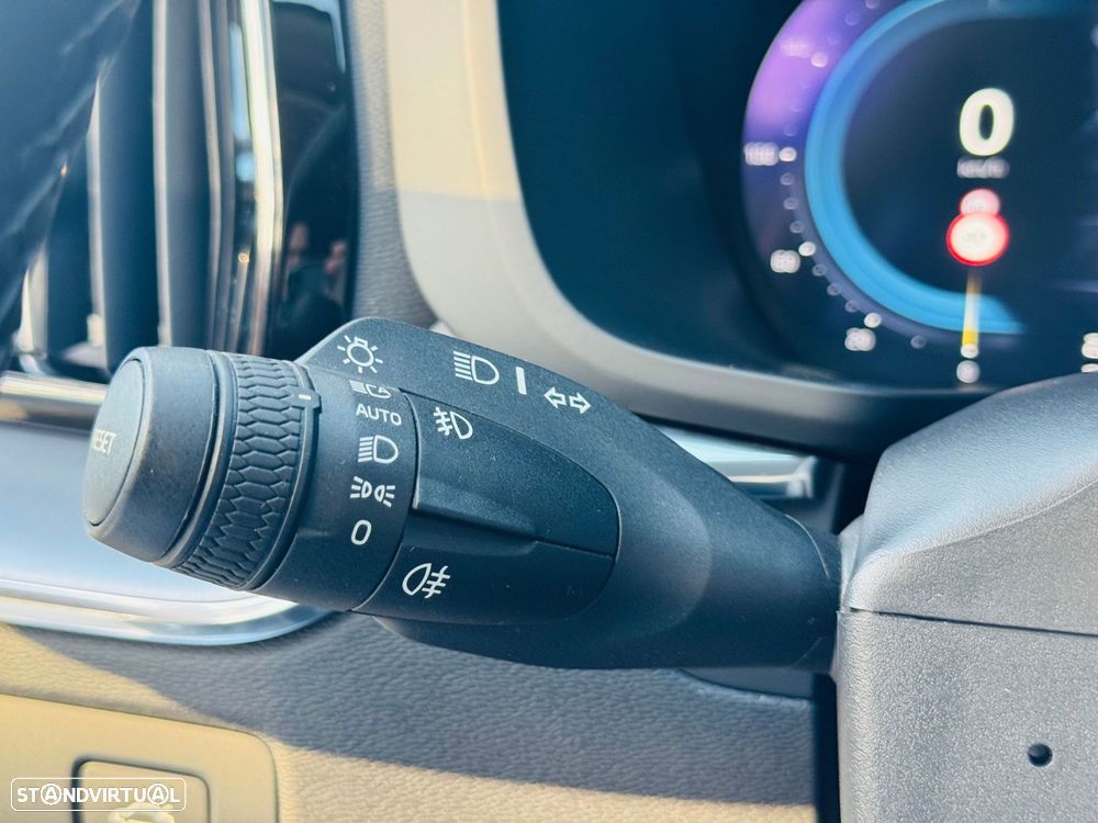 Volvo XC 60 2.0 B4 Inscription Geartronic - 28