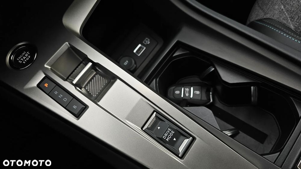 Peugeot 408 1.6 Plug-In Hybrid 180 Allure EAT8 - 29