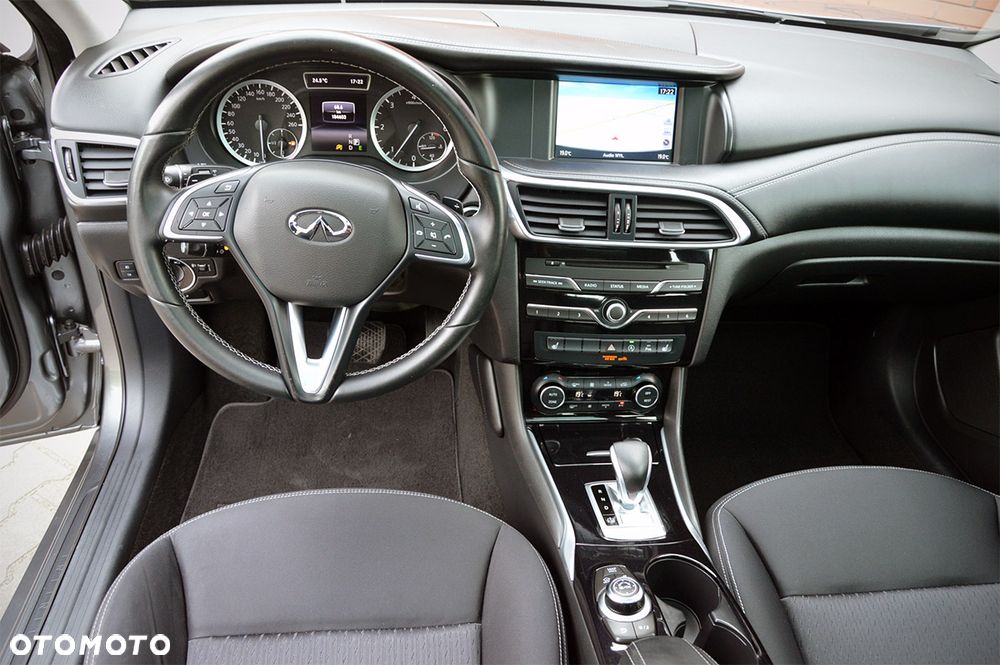 Infiniti Q30 2.2d DCT AWD City Black Edition - 11