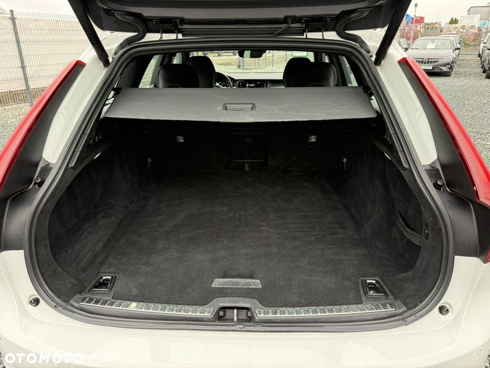 Volvo V90 D4 R-Design - 38