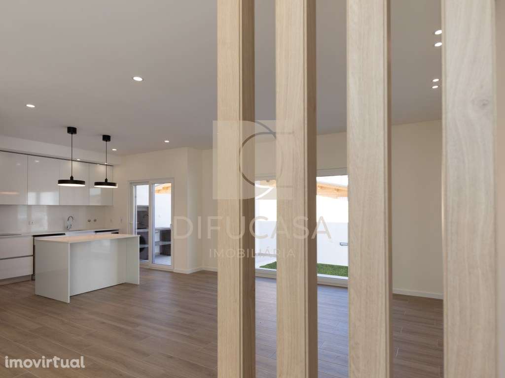 Moradia T4 com Suíte e Pérgula de Estacionamento - Grande imagem: 5/36