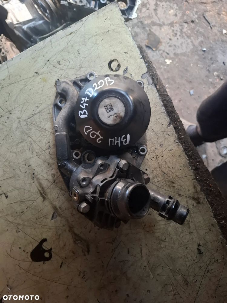 BMW 2,0 D B47D20B pompa wody obudowa 8514458 - 1