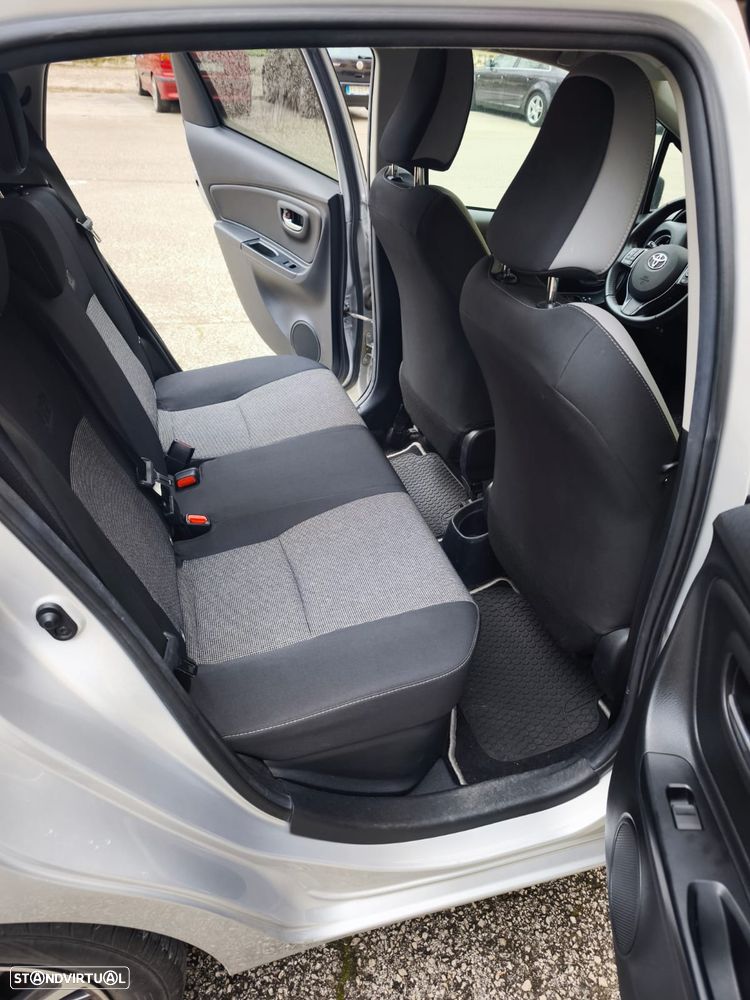 Toyota Yaris 1.5 HSD 20 Anos - 9