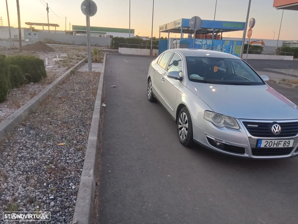 VW Passat 2.0 TDI Trendline BlueMotion - 12