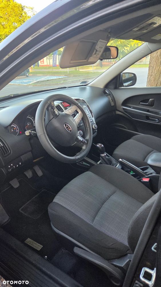 Kia Ceed 1.4 L - 10