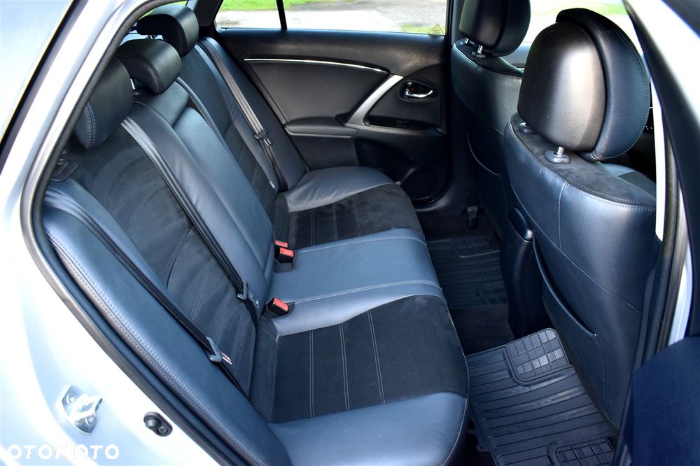 Toyota Avensis 1.8 Sol NAVI - 24