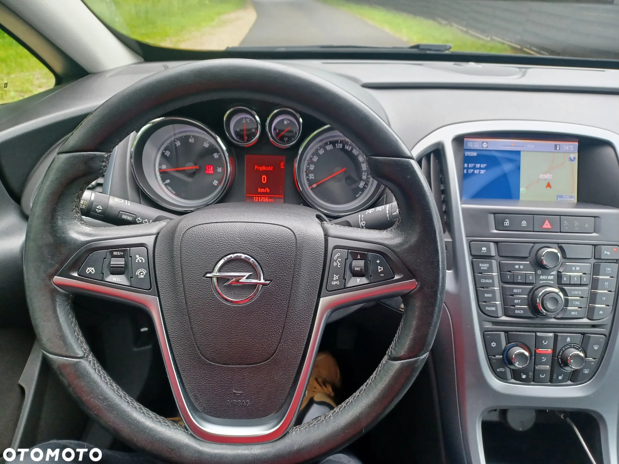 Opel Astra GTC 1.6 Turbo Innovation - 25