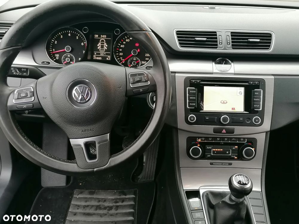 Volkswagen Passat - 33