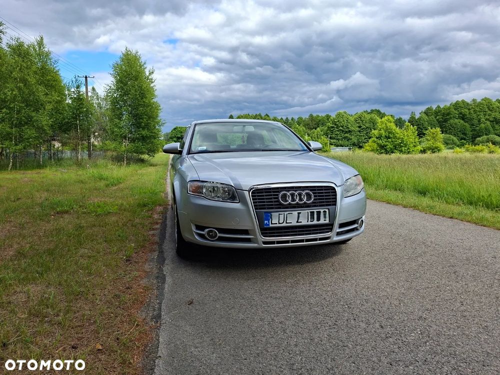 Audi A4 Limousine - 1