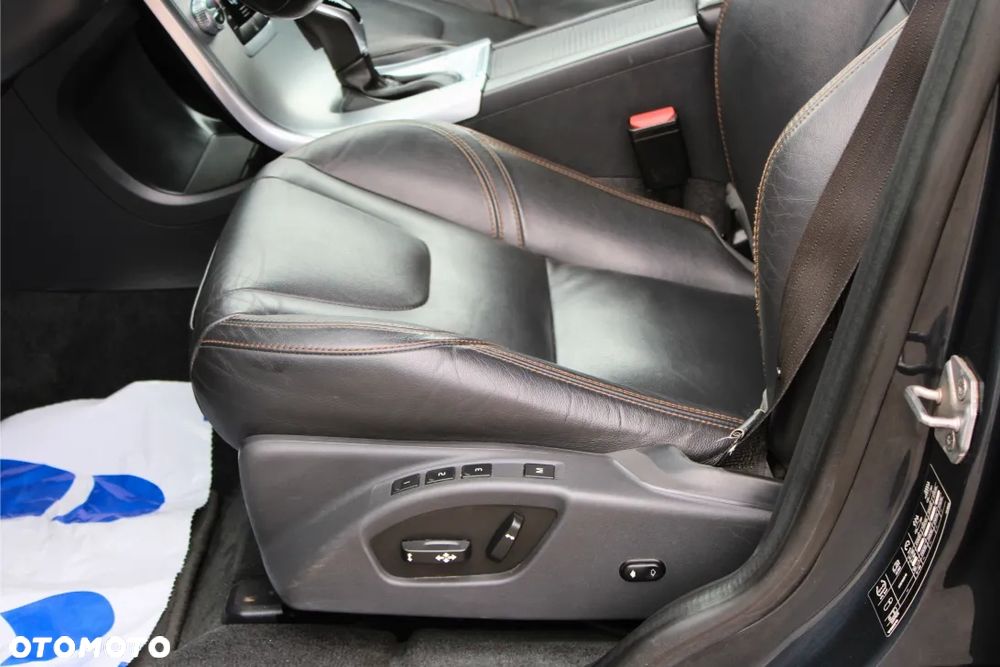 Volvo XC 60 D4 Geartronic Summum - 13