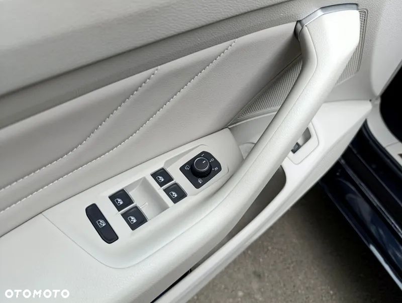 Volkswagen Passat 2.0 TDI 4Mot Elegance DSG - 17