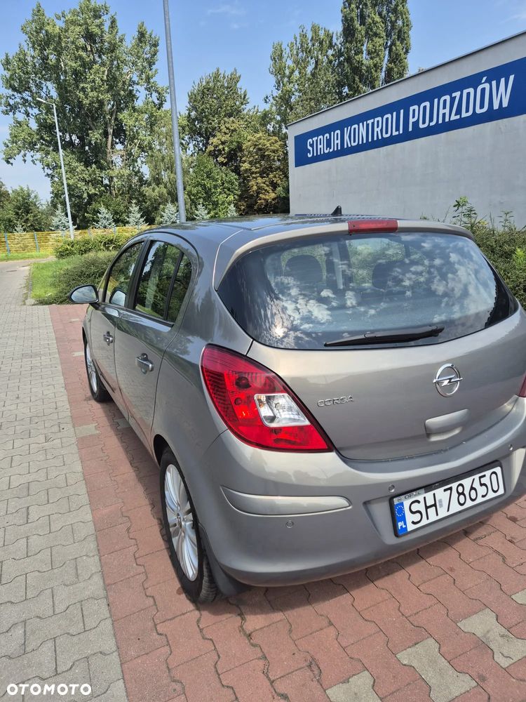 Opel Corsa 1.4 16V Cosmo - 10