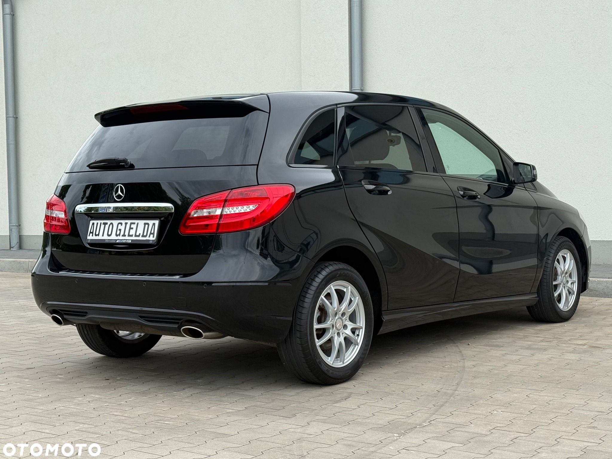 Mercedes-Benz Klasa B 180 UrbanStyle Edition - 16