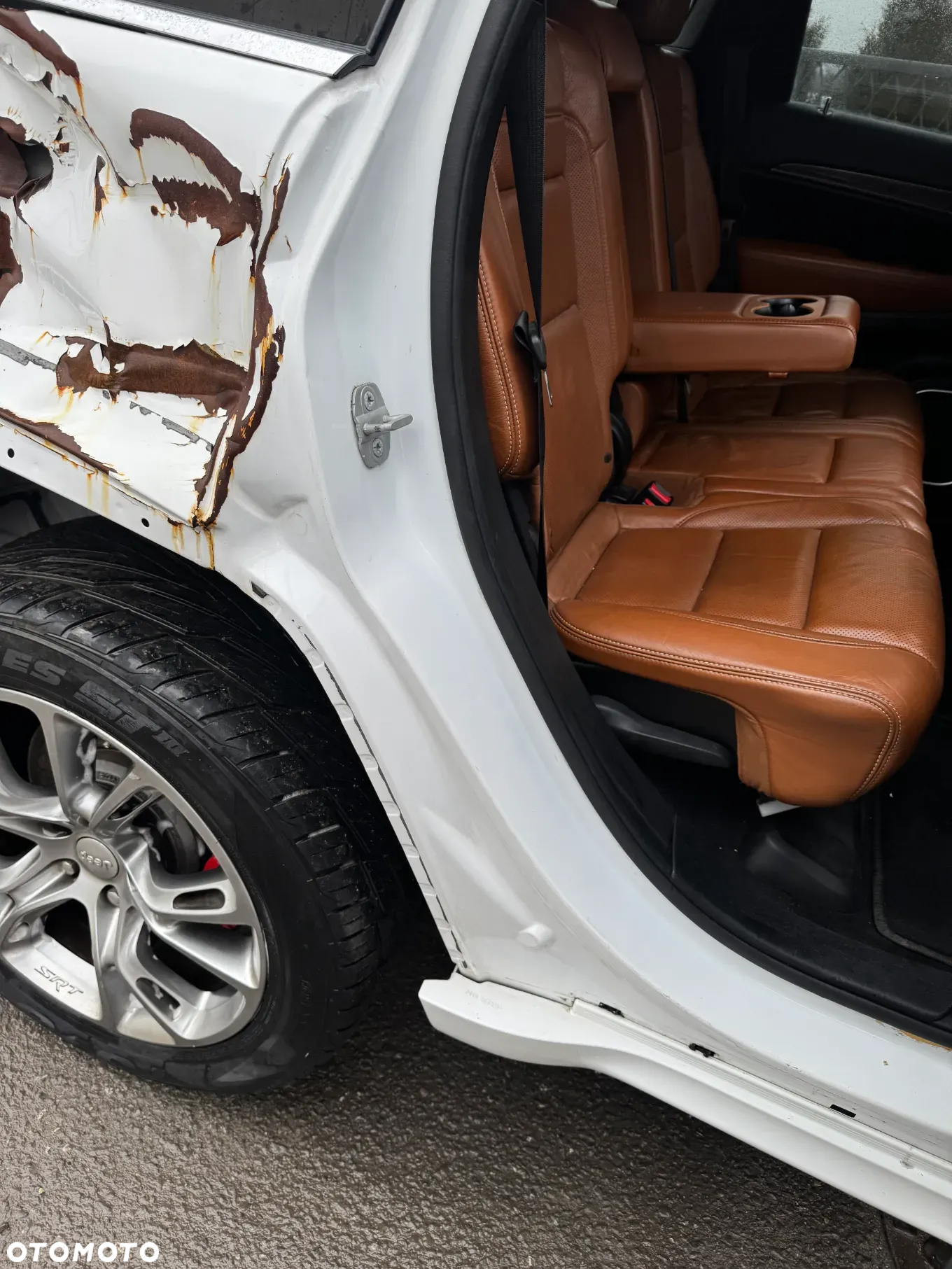 Jeep Grand Cherokee - 32