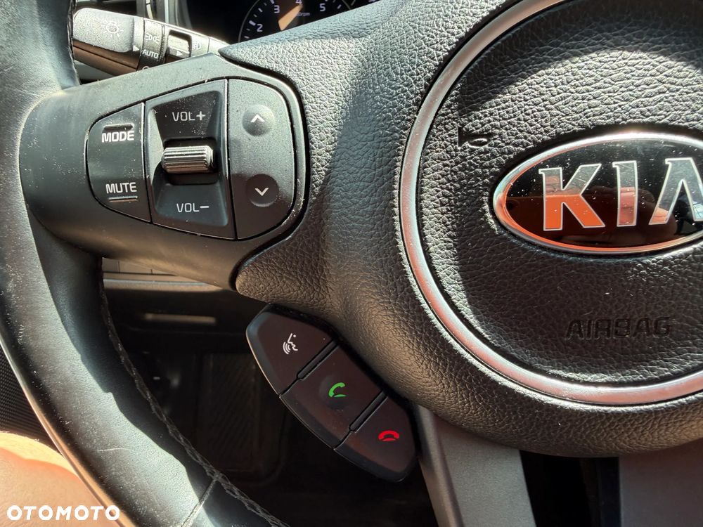 Kia Carens - 23