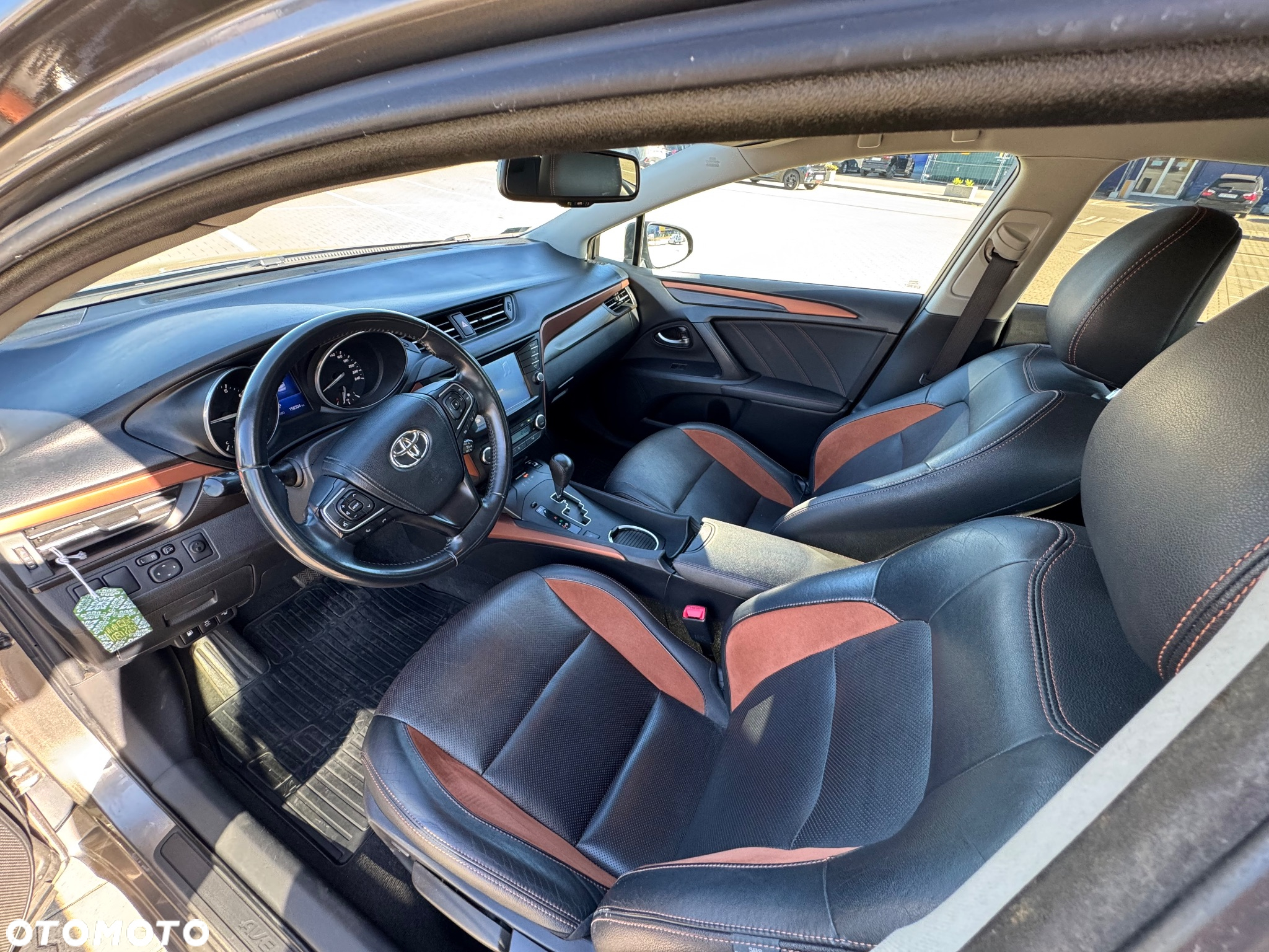 Toyota Avensis 1.8 Premium MS - 14
